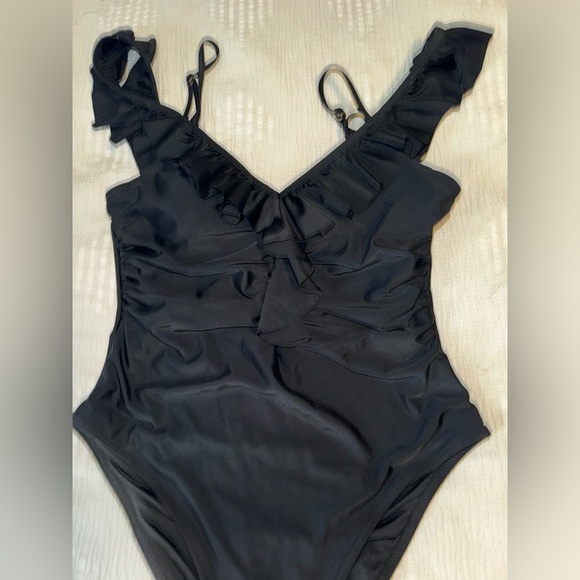 NEW w/o tags, MEDIUM - Picture 1 of 4